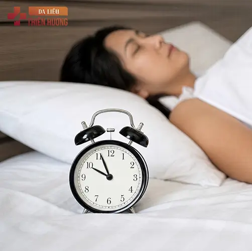 Giấc Ngủ Hỗ Trợ Điều Trị Nám: 5 Cơ Chế Sinh Học Cần Biết